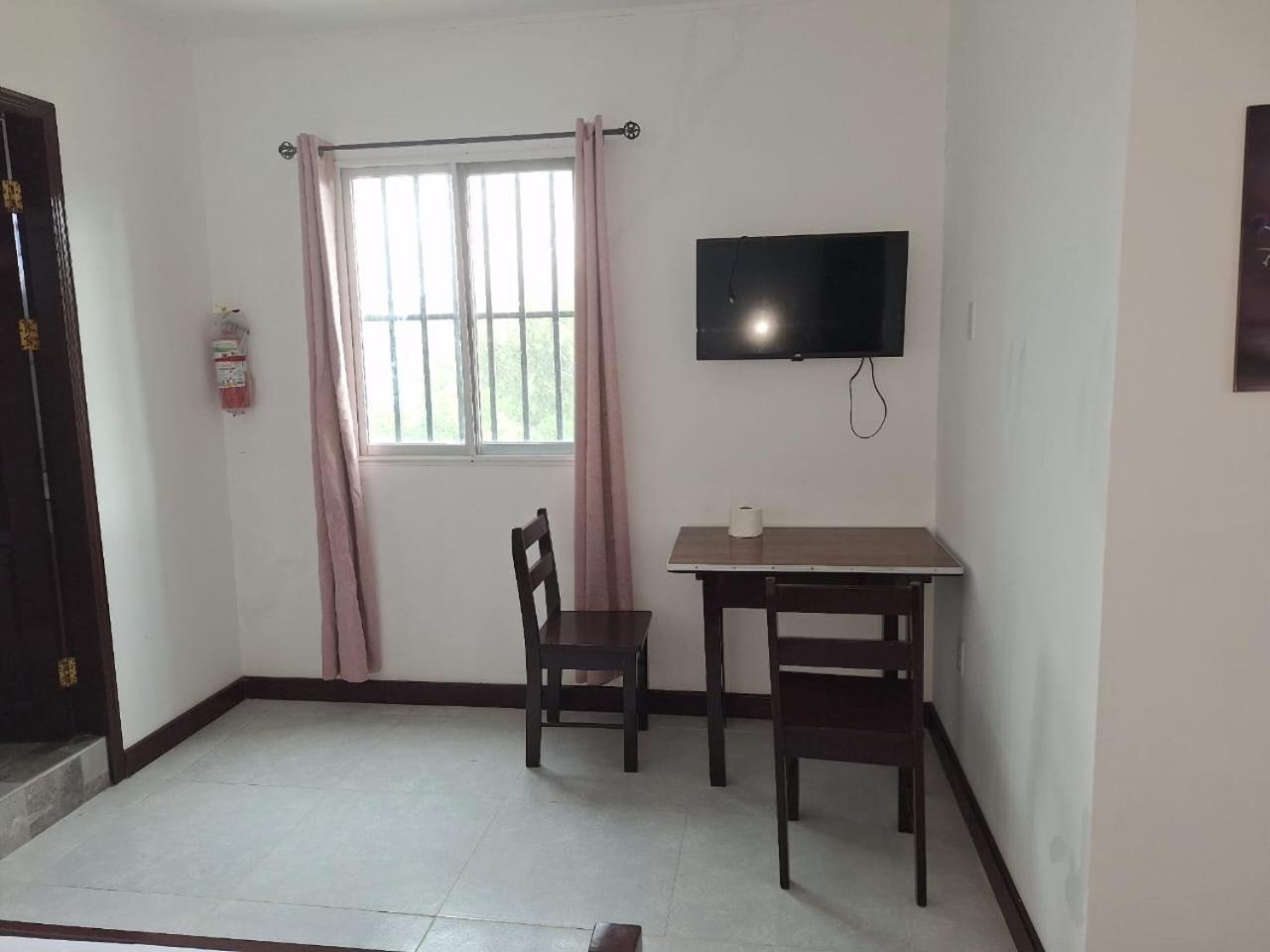 Day And Night Hotel Belmopan Exterior foto